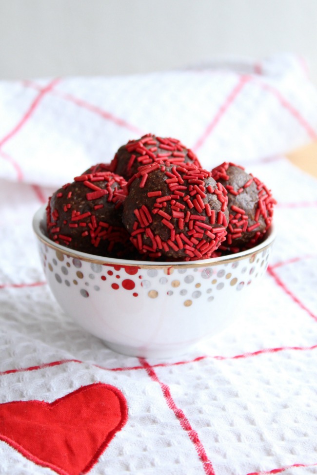 Valentine’s Day Chocolate Peanut Butter Snack Bites