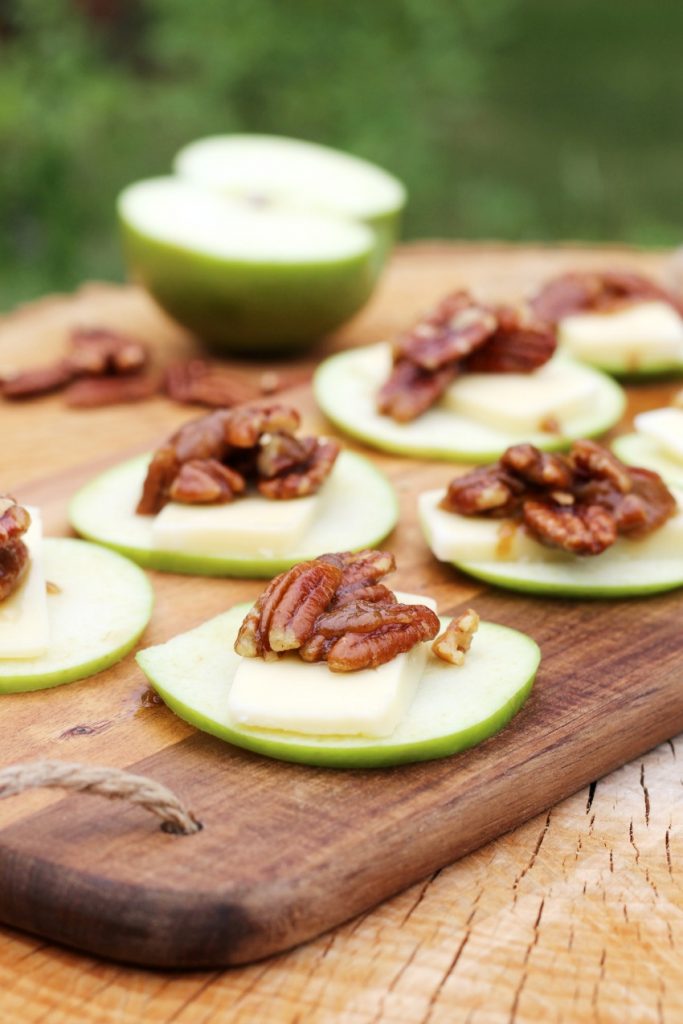 Apple Slices with Cheese & Pecan Topping