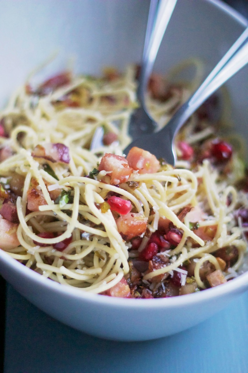 This Festive Pancetta Spaghetti Is The Perfect Choice For Family Gatherings
