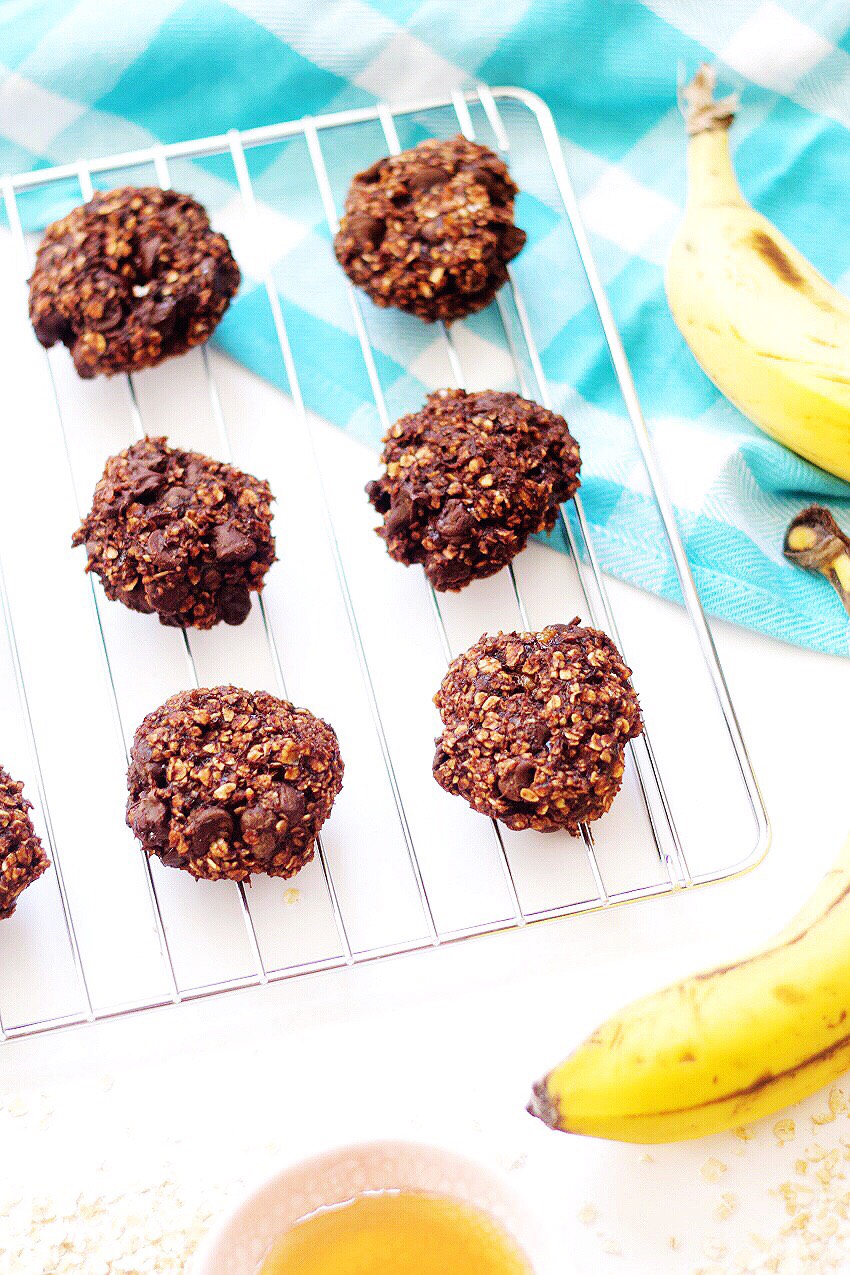Healthy Banana Chocolate Cookies (Just 4 Ingredients!)