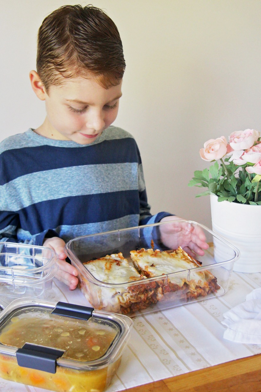 Let Your Seasonal Dishes Shine with Rubbermaid Brilliance Containers