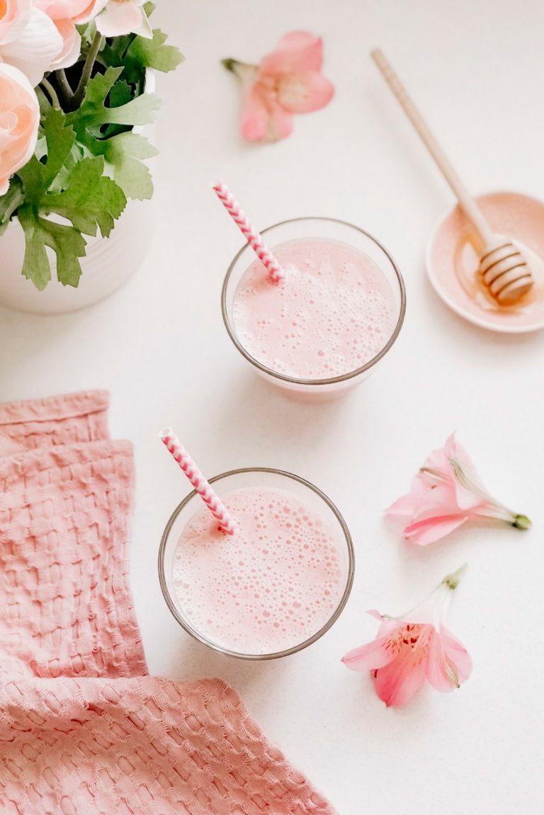 Healthy Strawberry Milkshake Smoothie