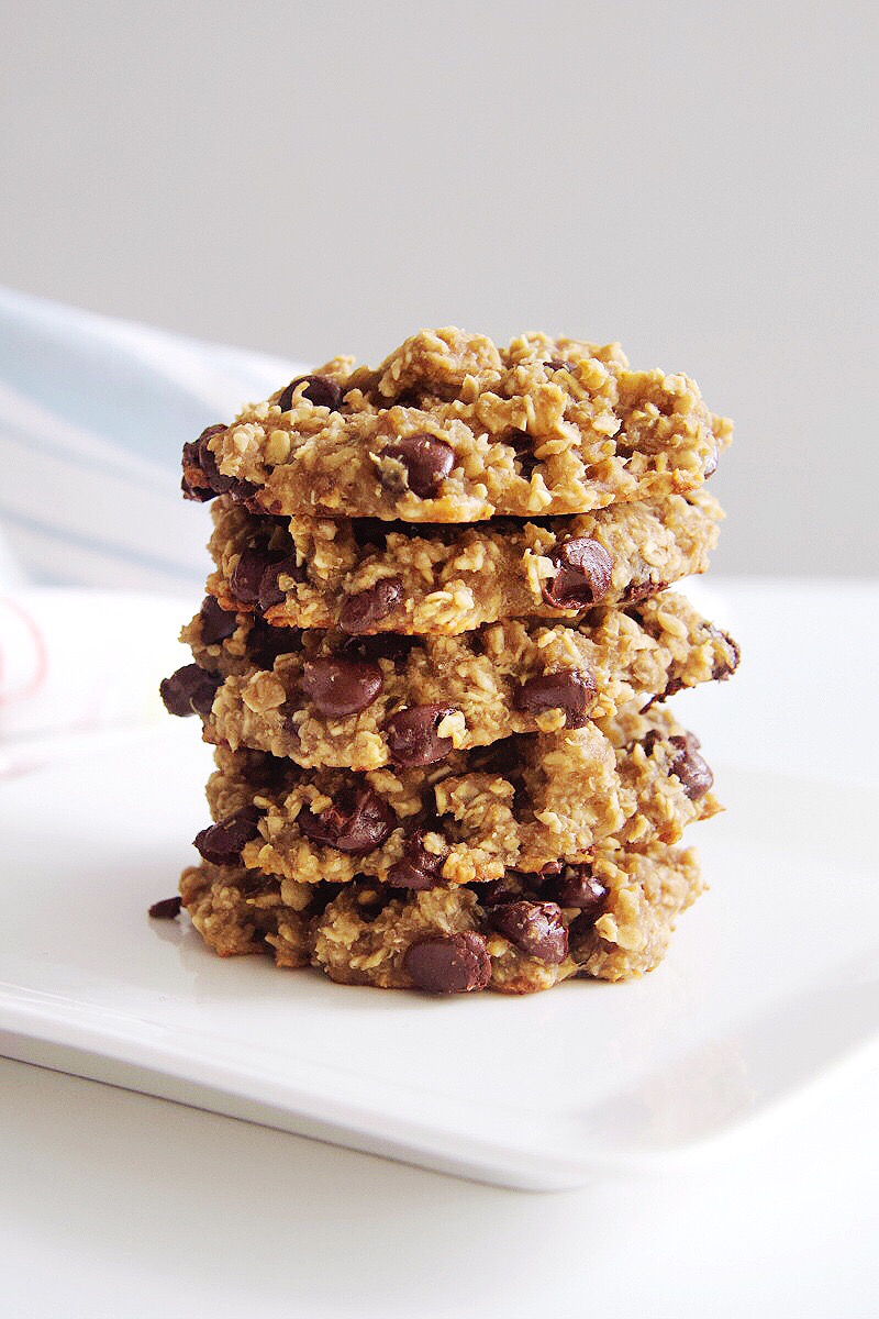 Gluten-Free Oatmeal Chocolate Chip Cookies with Quinoa Flakes