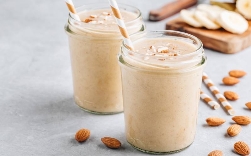 almond banana smoothies in a jar